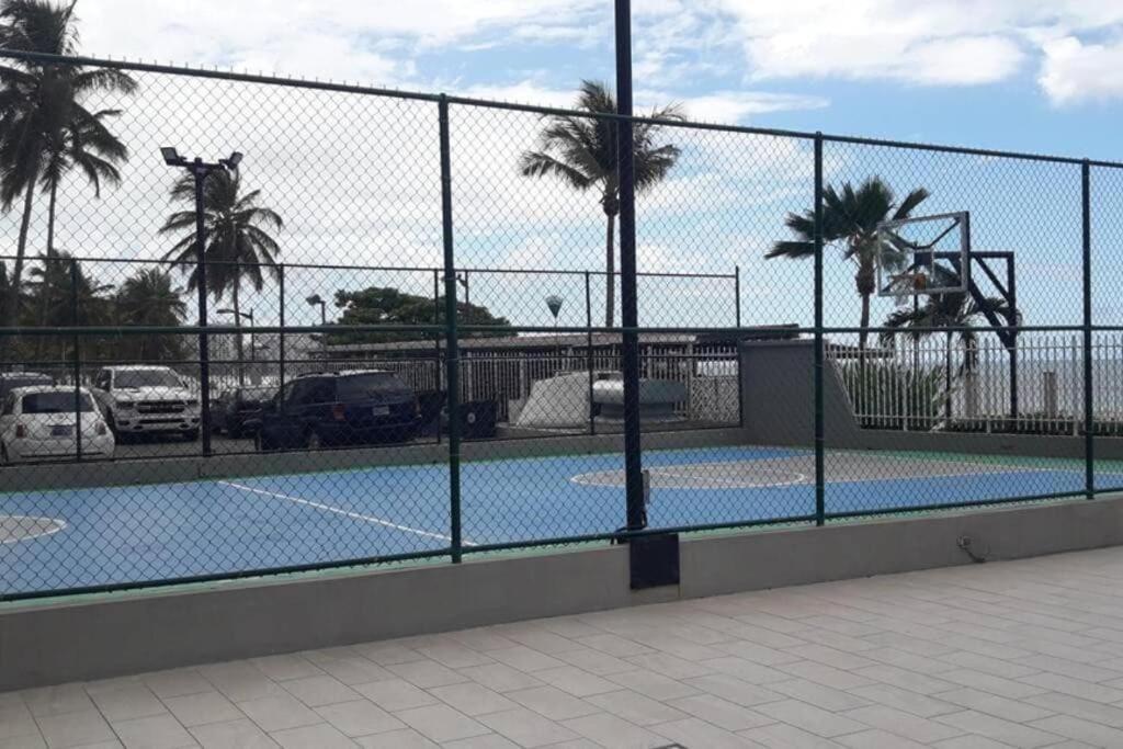 Steps From Foxwoods- Beachfront Retreat With Pools San Juan Exteriör bild