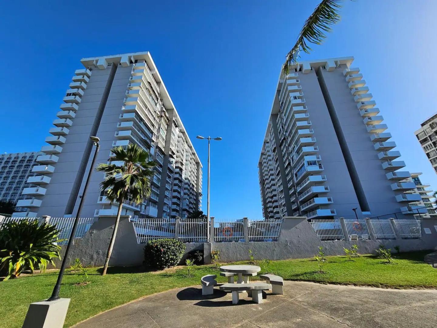 Steps From Foxwoods- Beachfront Retreat With Pools San Juan Exteriör bild